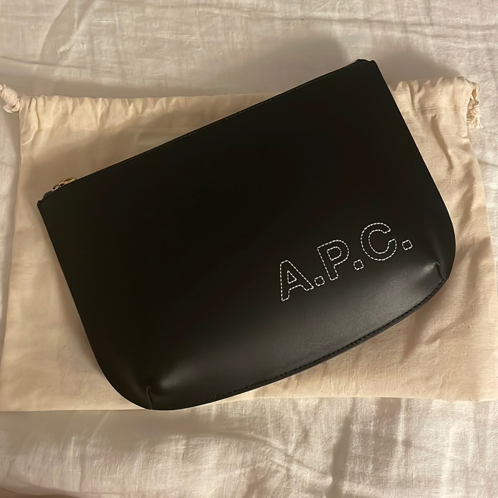 A.P.C. Sarah Embroidered Logo Leather Clutch In Black